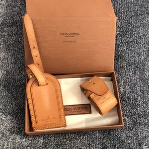 🧳Authentic LV Leather luggage bag tag with poignet.(Set #2)